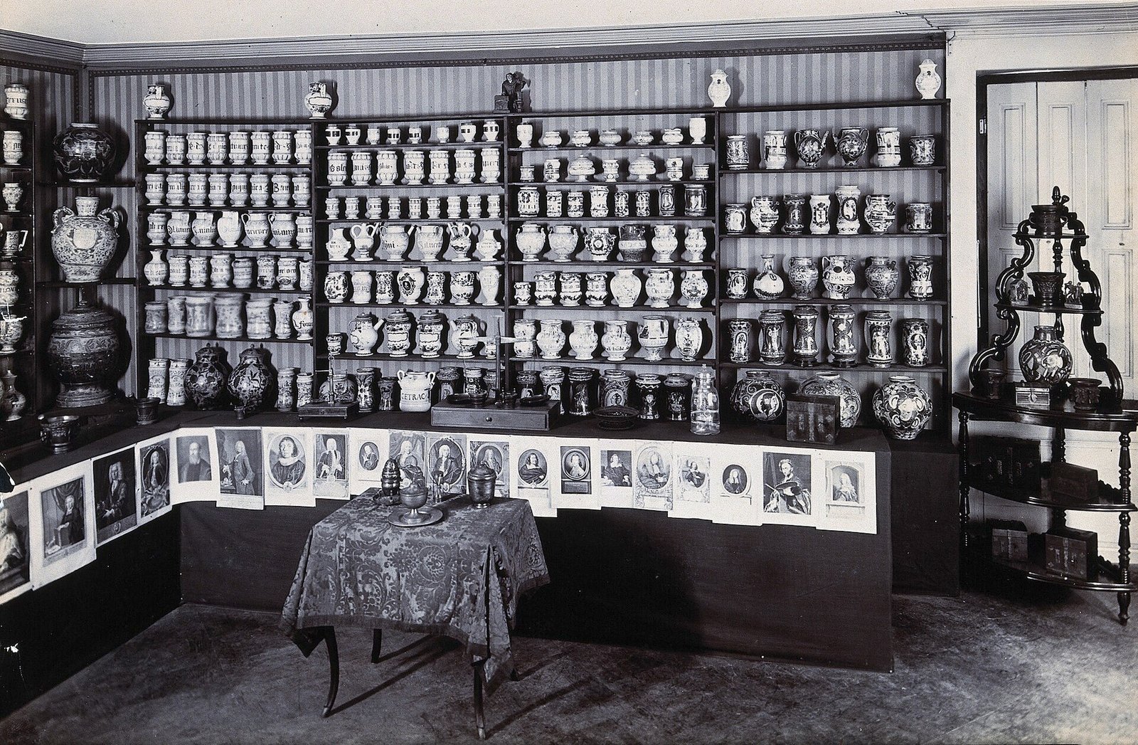 Intérieur d’une pharmacie