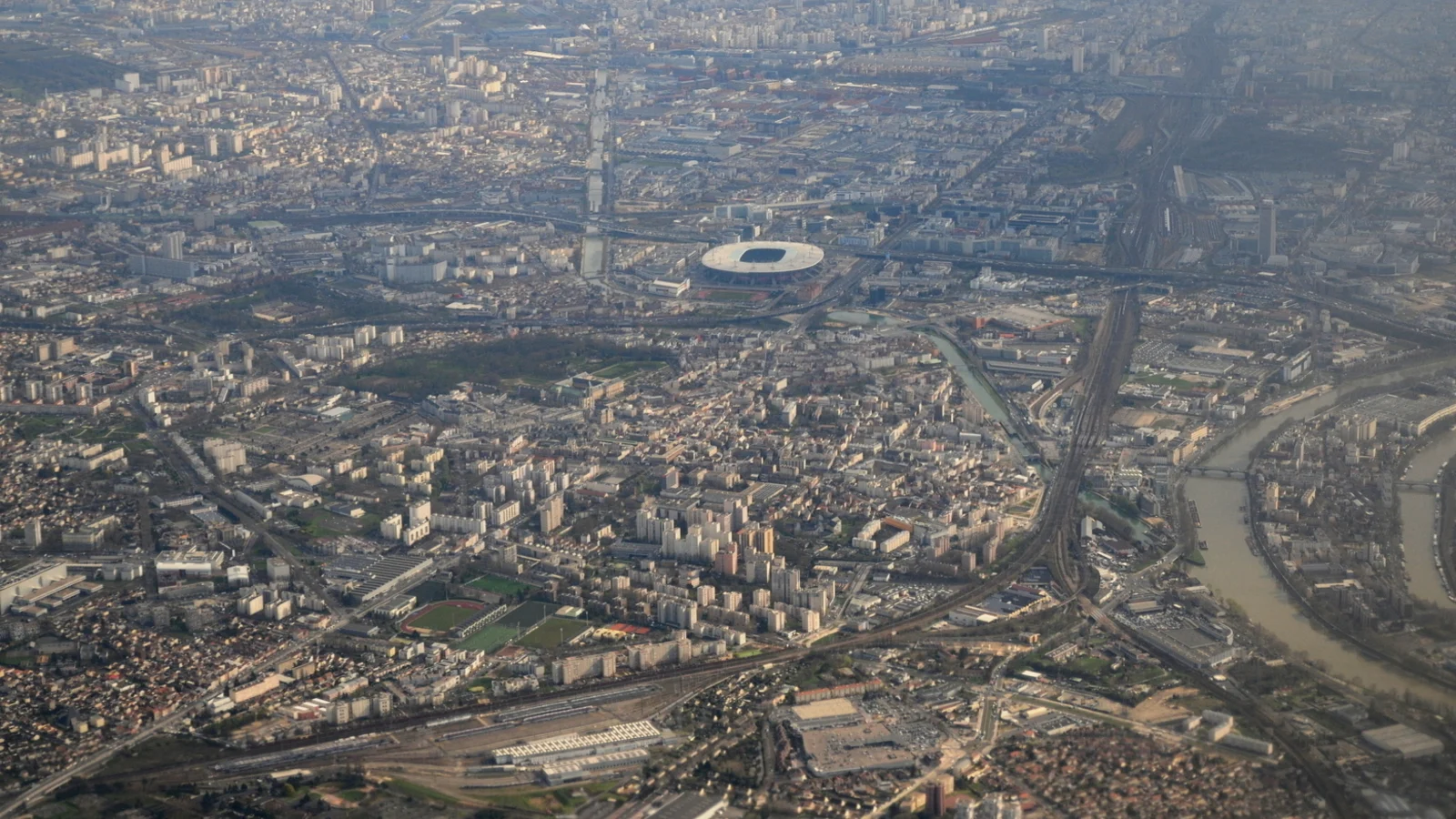 Vue aérienne de logements en banlieue parisienne